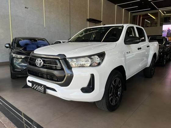 TOYOTA HILUX 2.8 D-4D TURBO DIESEL CD POWER PACK 4X4 MANUAL